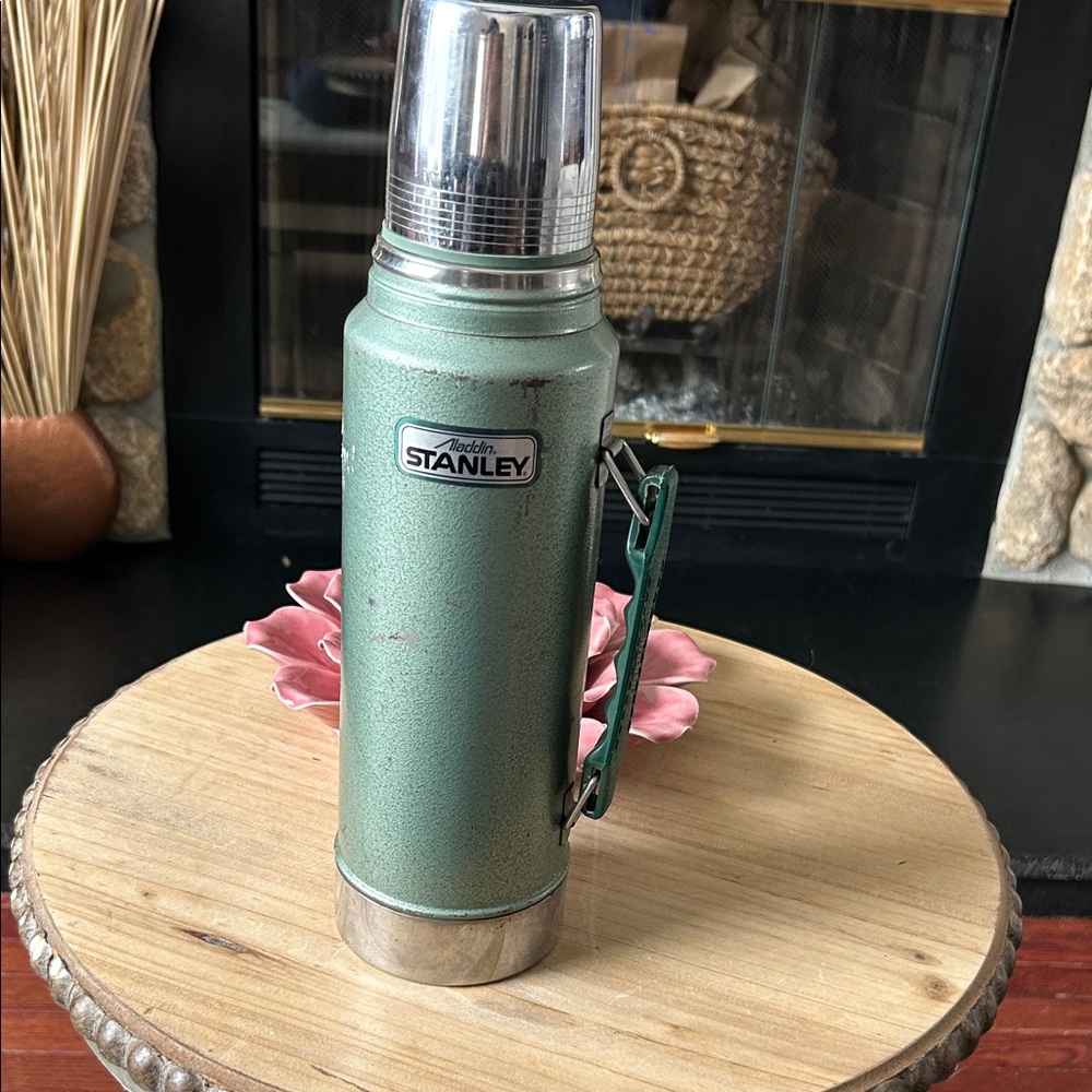 Vintage Aladdin Stanley Thermos Steel w Handle A-944DH Quart Insulated
